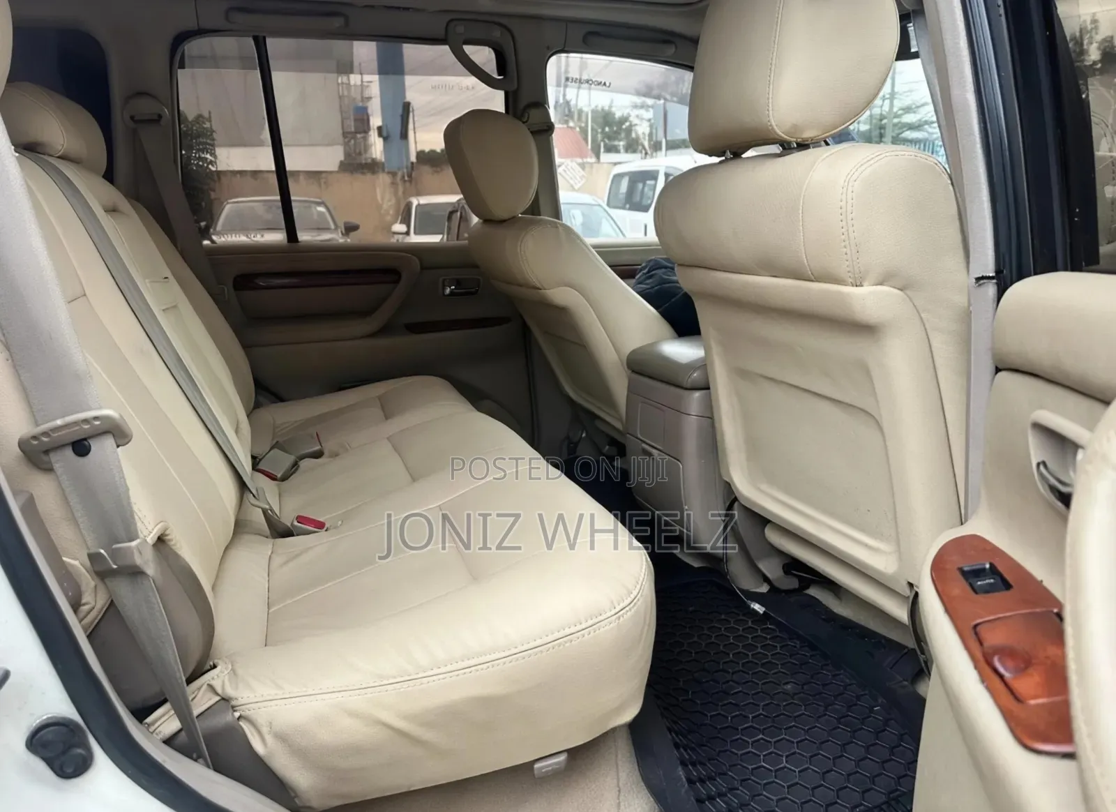 Lexus LX 470 AWD 2000 White