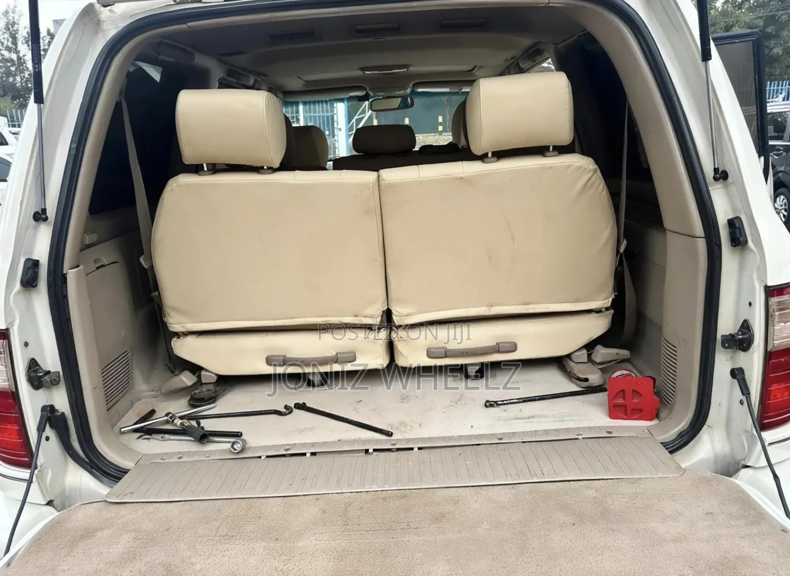 Lexus LX 470 AWD 2000 White