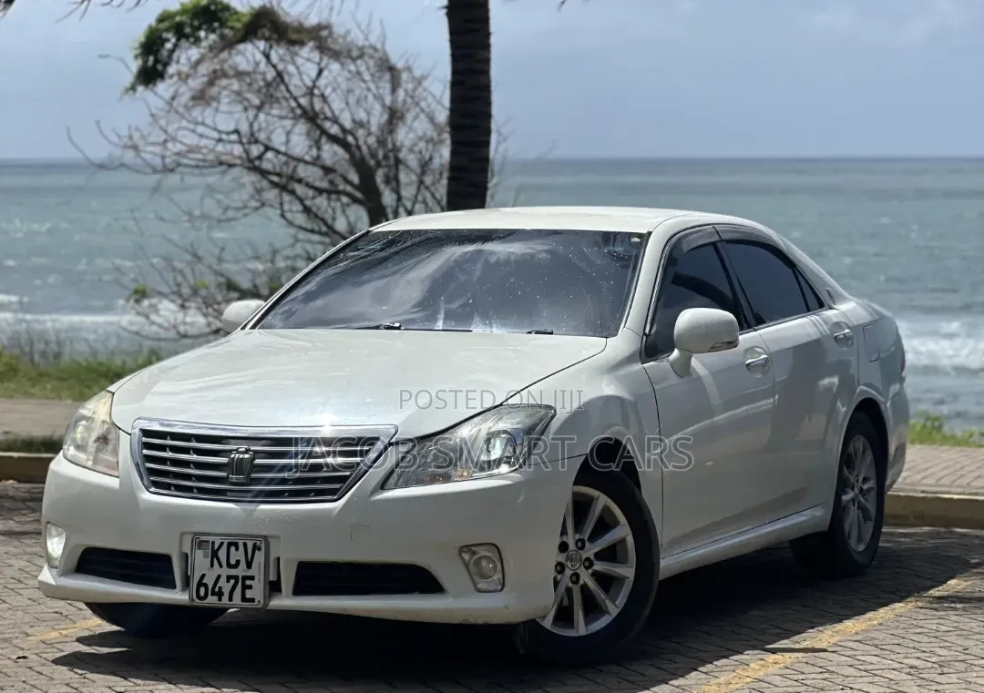 Toyota Crown 2012 White