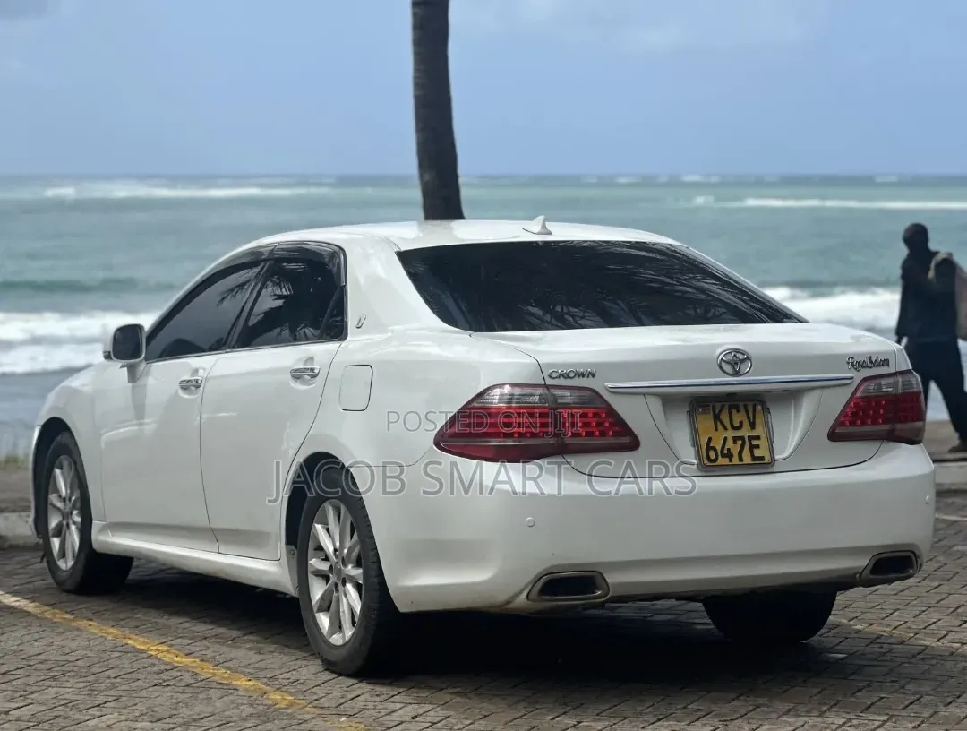 Toyota Crown 2012 White