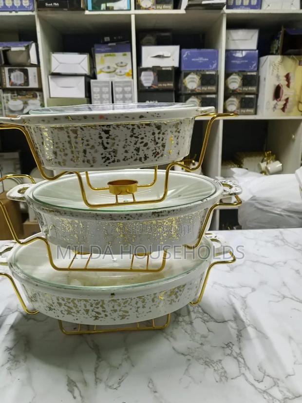 White and Gold Chaffing Dish - main view