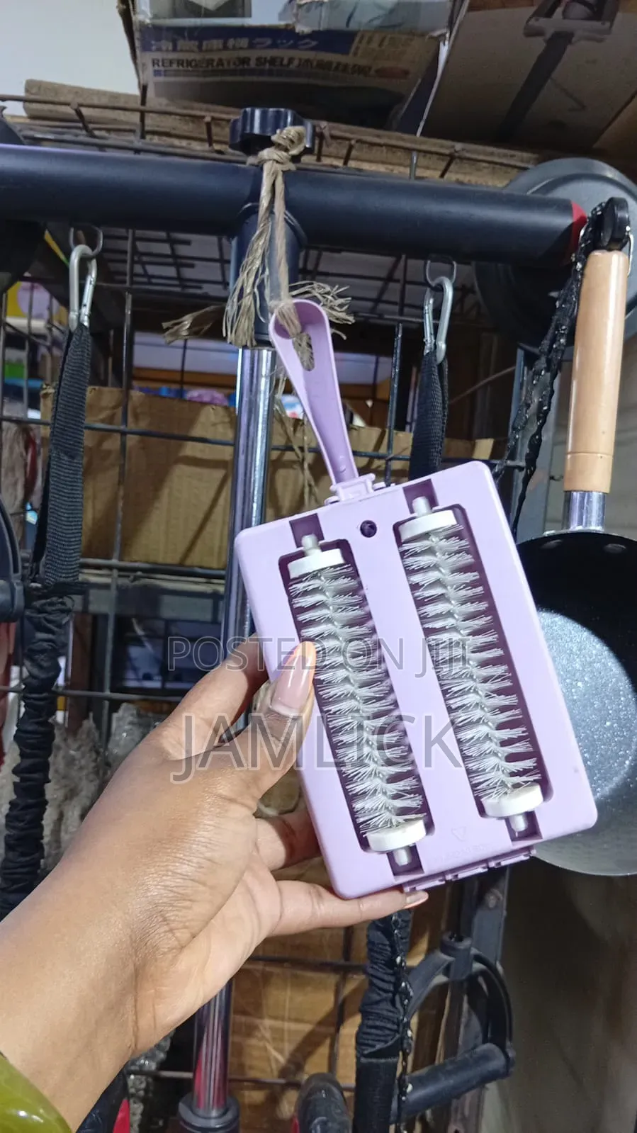 2-Line Small Carpet Brush - Rd