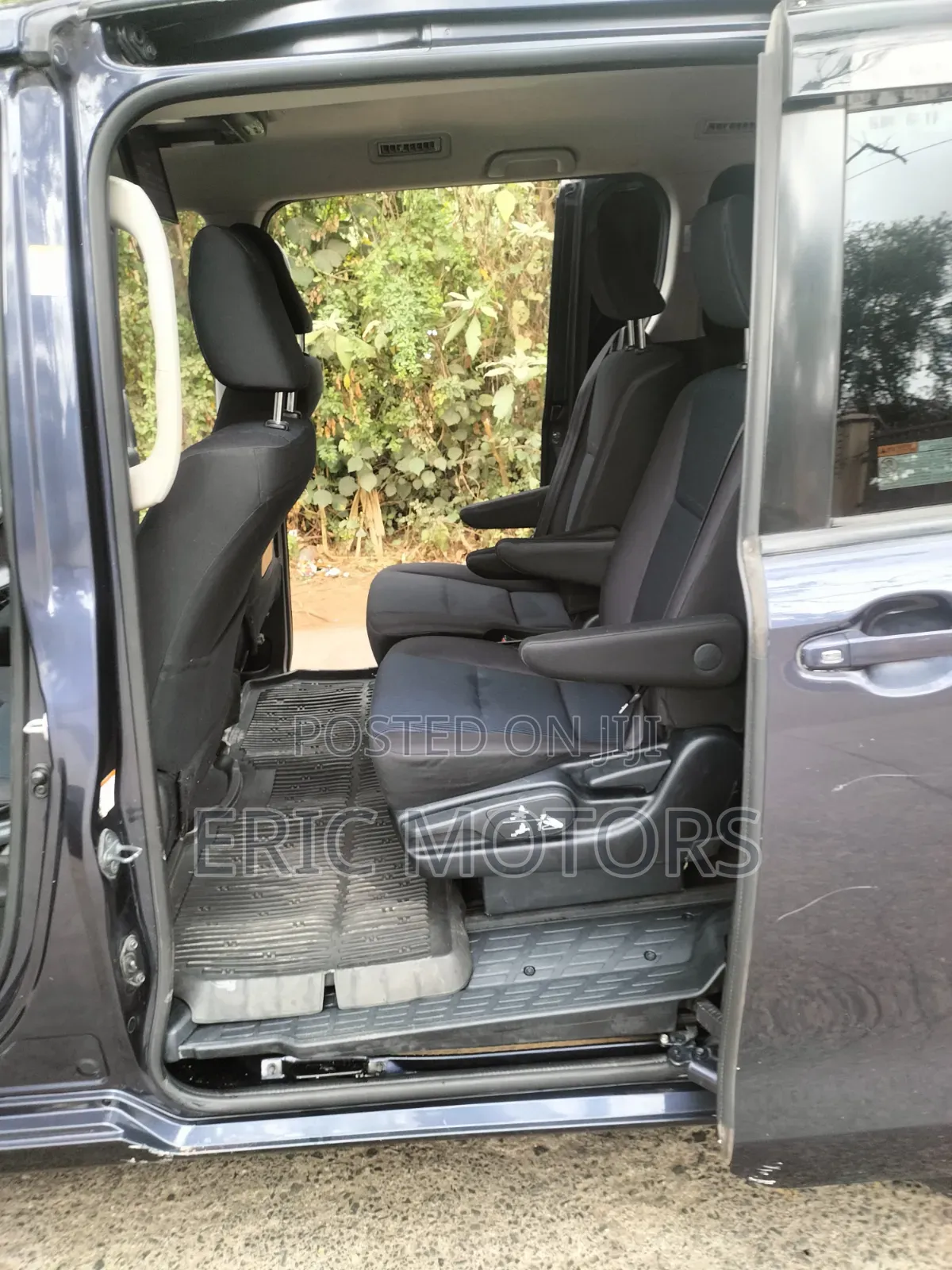 Toyota Voxy Hybrid V 2WD 7-Seater 2014 Blue