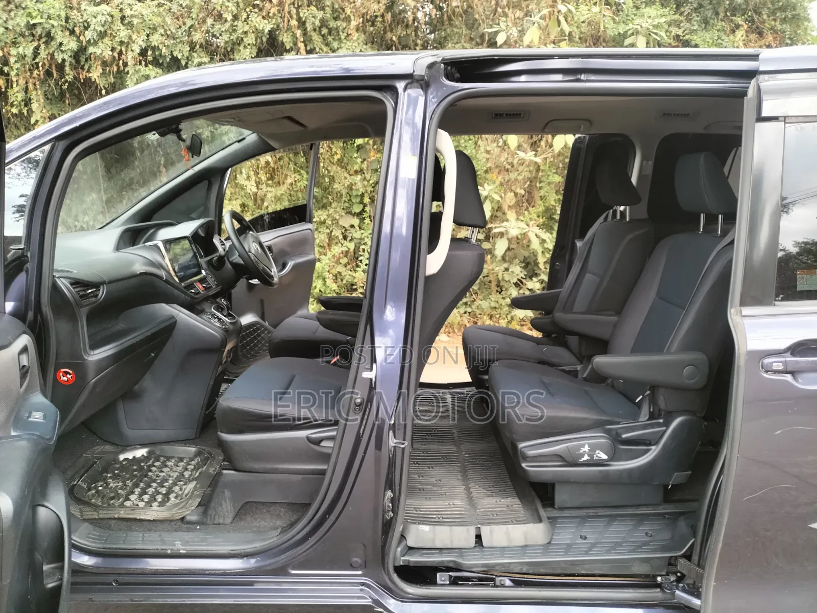Toyota Voxy Hybrid V 2WD 7-Seater 2014 Blue
