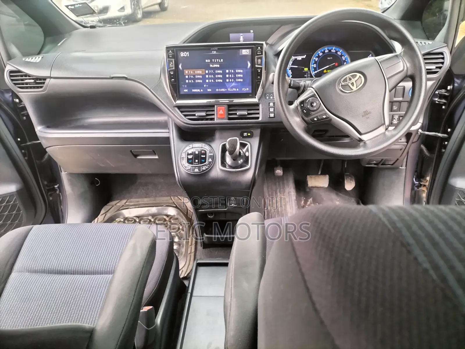 Toyota Voxy Hybrid V 2WD 7-Seater 2014 Blue