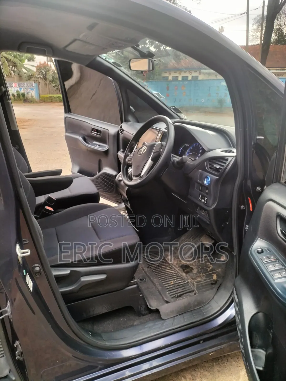 Toyota Voxy Hybrid V 2WD 7-Seater 2014 Blue