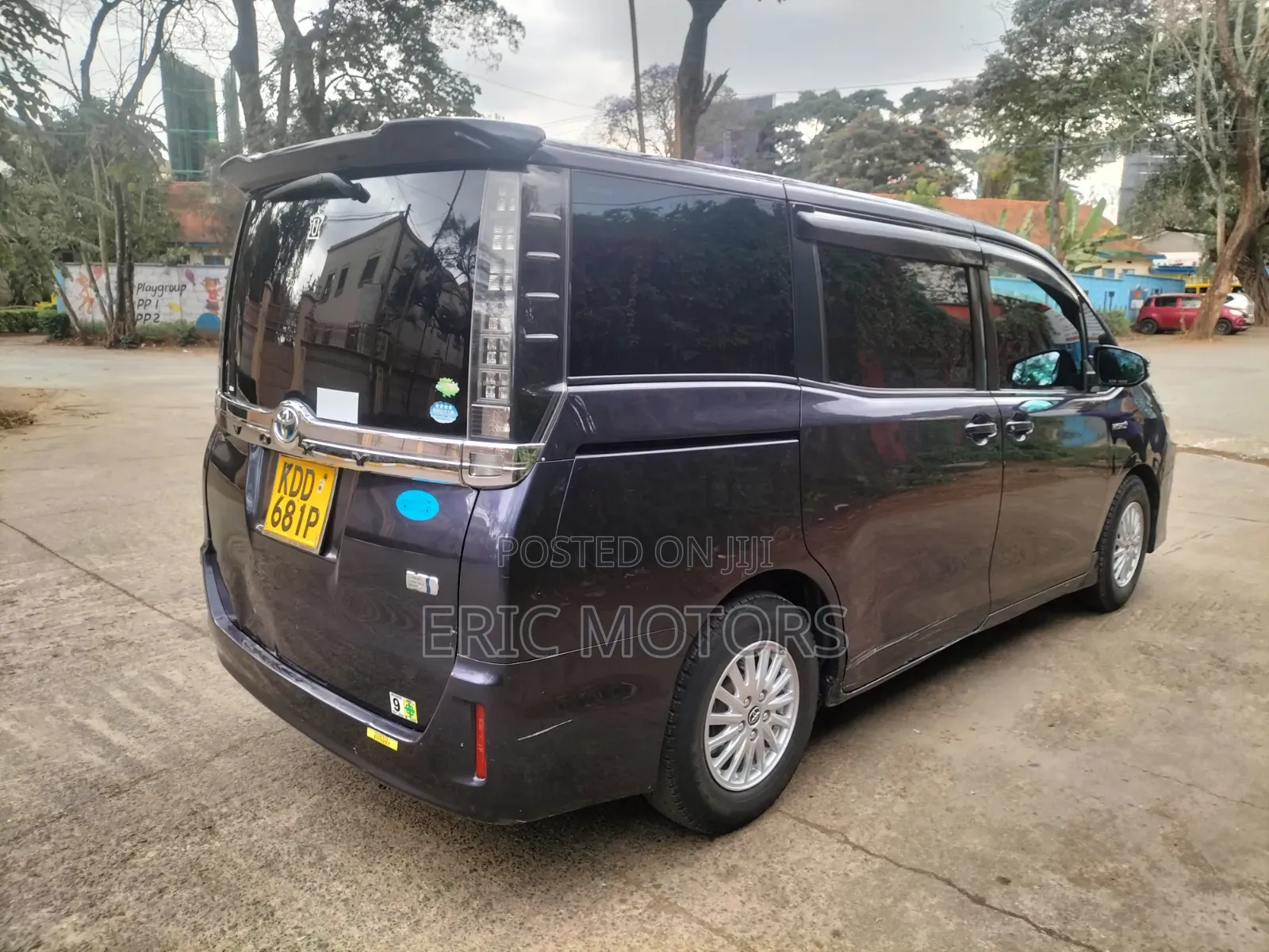 Toyota Voxy Hybrid V 2WD 7-Seater 2014 Blue