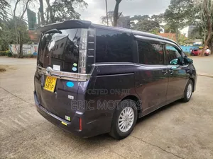 Toyota Voxy Hybrid V 2WD 7-Seater 2014 Blue