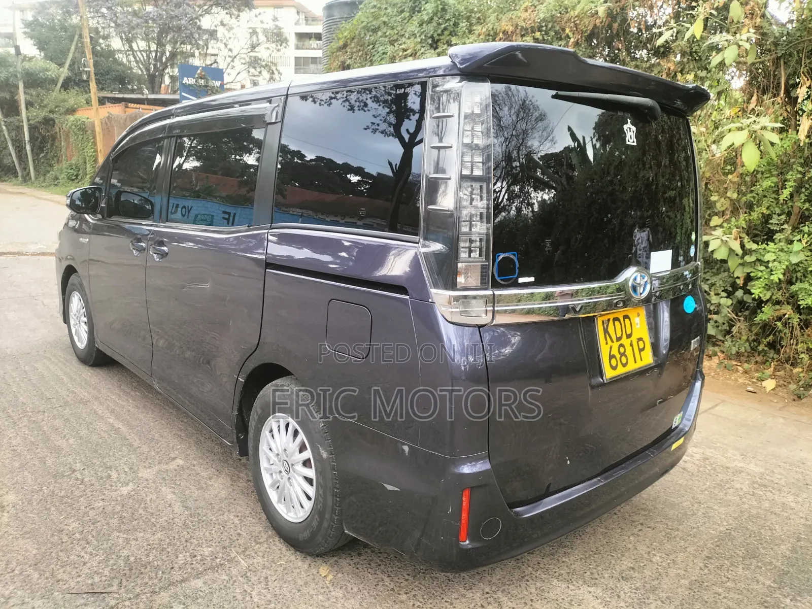 Toyota Voxy Hybrid V 2WD 7-Seater 2014 Blue