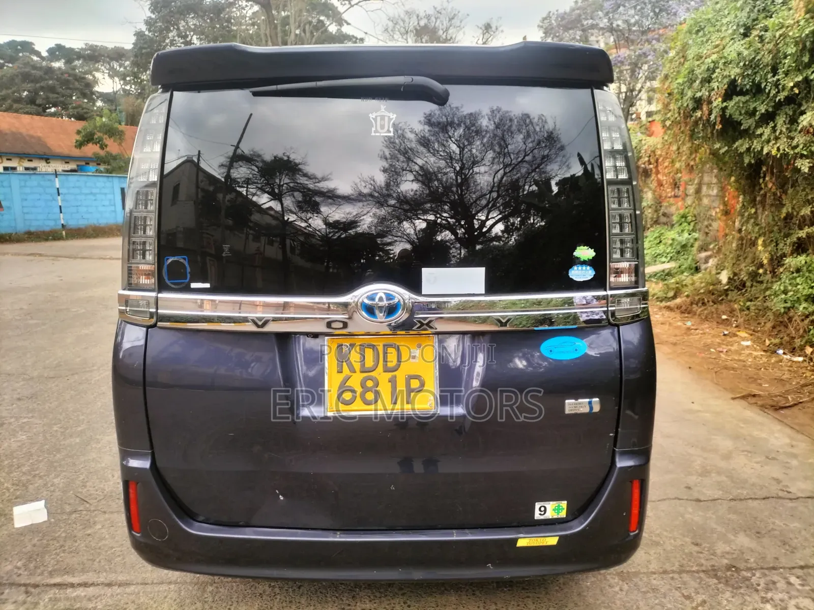 Toyota Voxy Hybrid V 2WD 7-Seater 2014 Blue