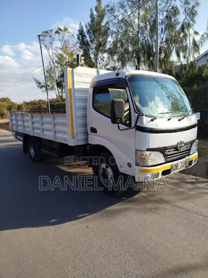 Hino Truck 2009 White