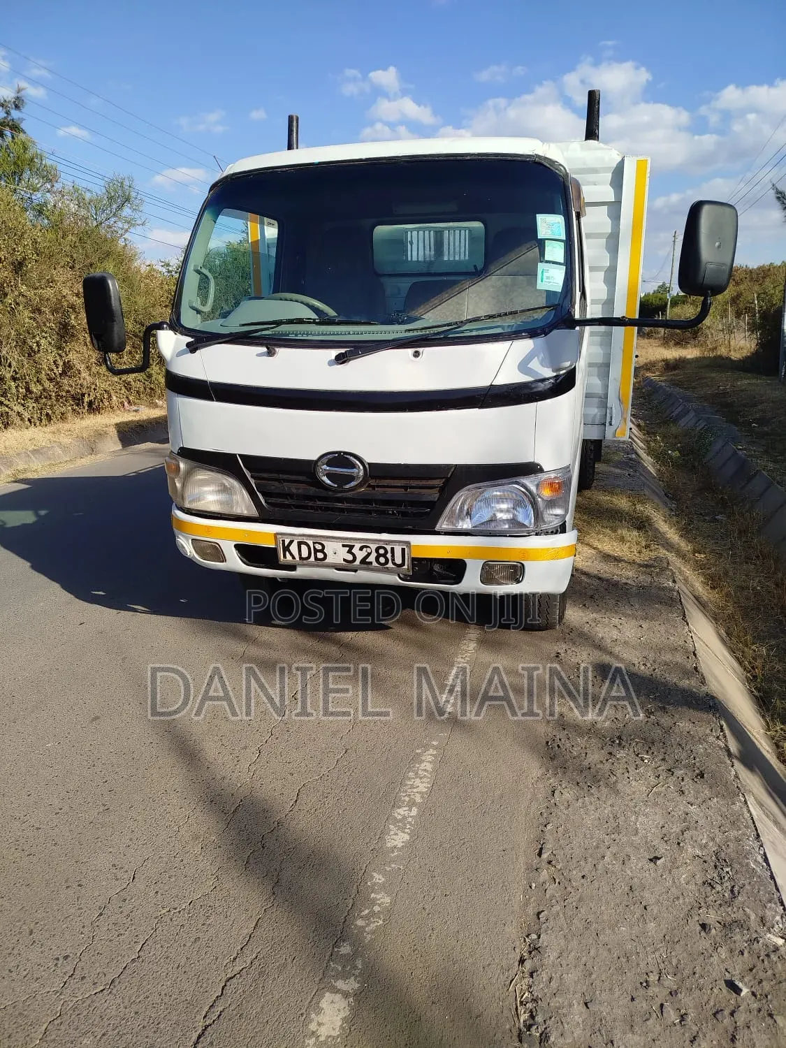 Hino Truck 2009 White