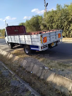 Hino Truck 2009 White