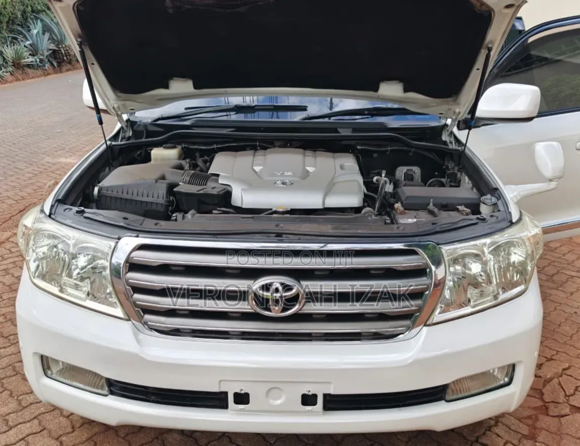 Toyota Land Cruiser 2009 White
