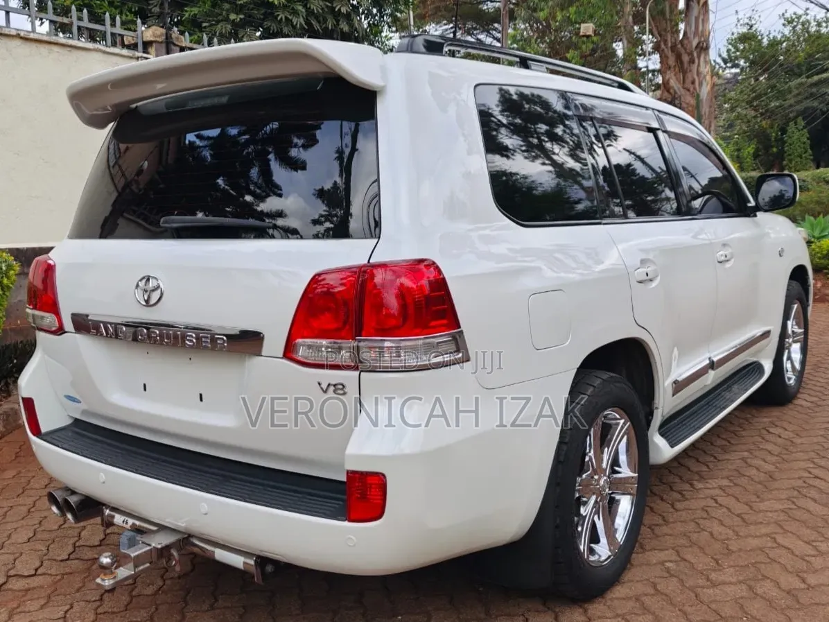 Toyota Land Cruiser 2009 White
