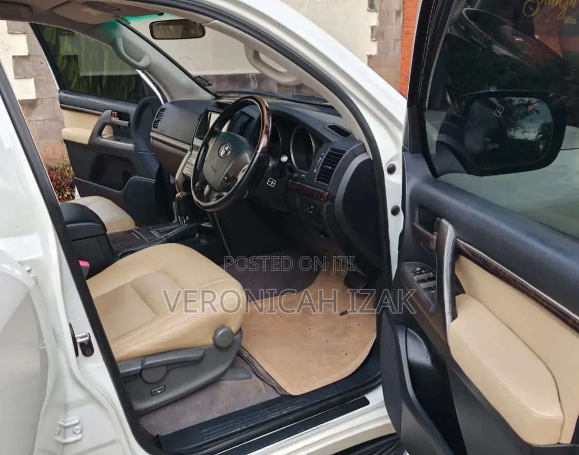 Toyota Land Cruiser 2009 White
