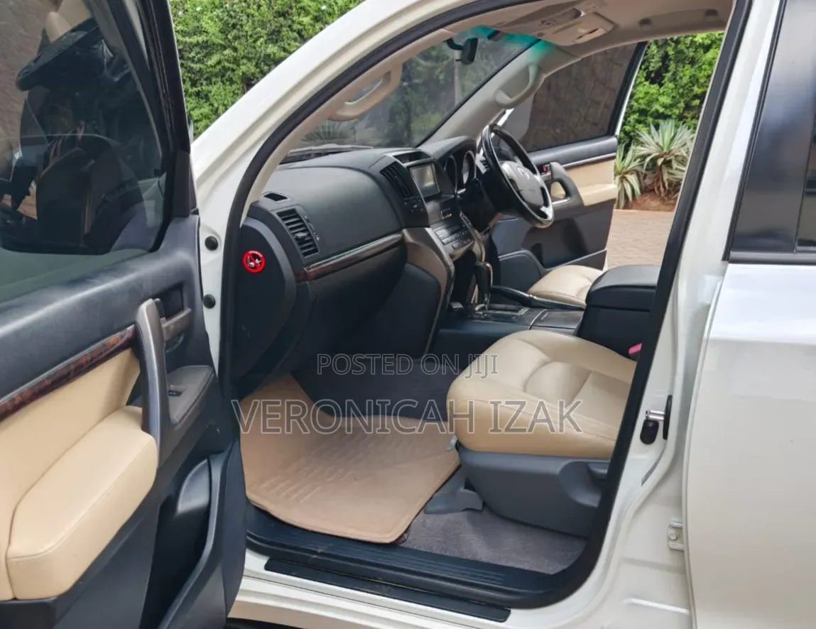 Toyota Land Cruiser 2009 White