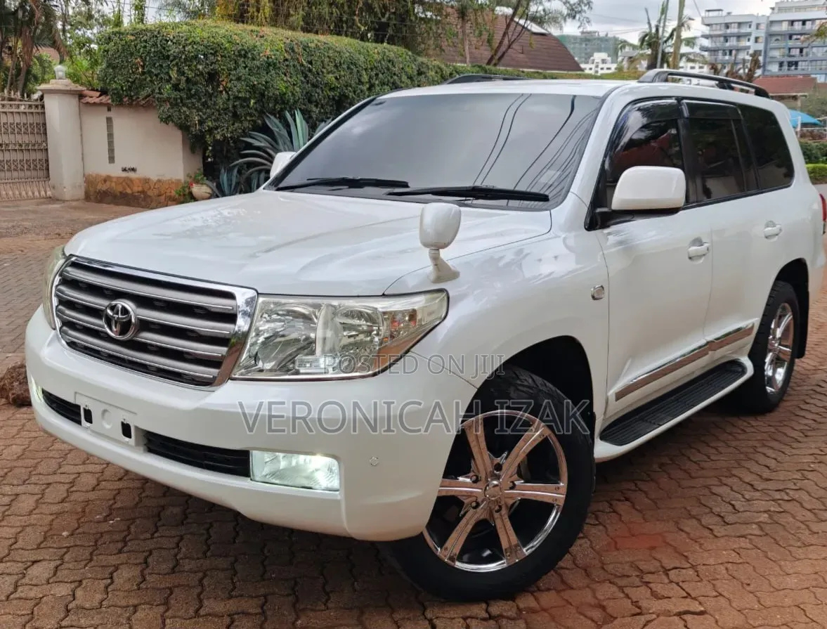 Toyota Land Cruiser 2009 White