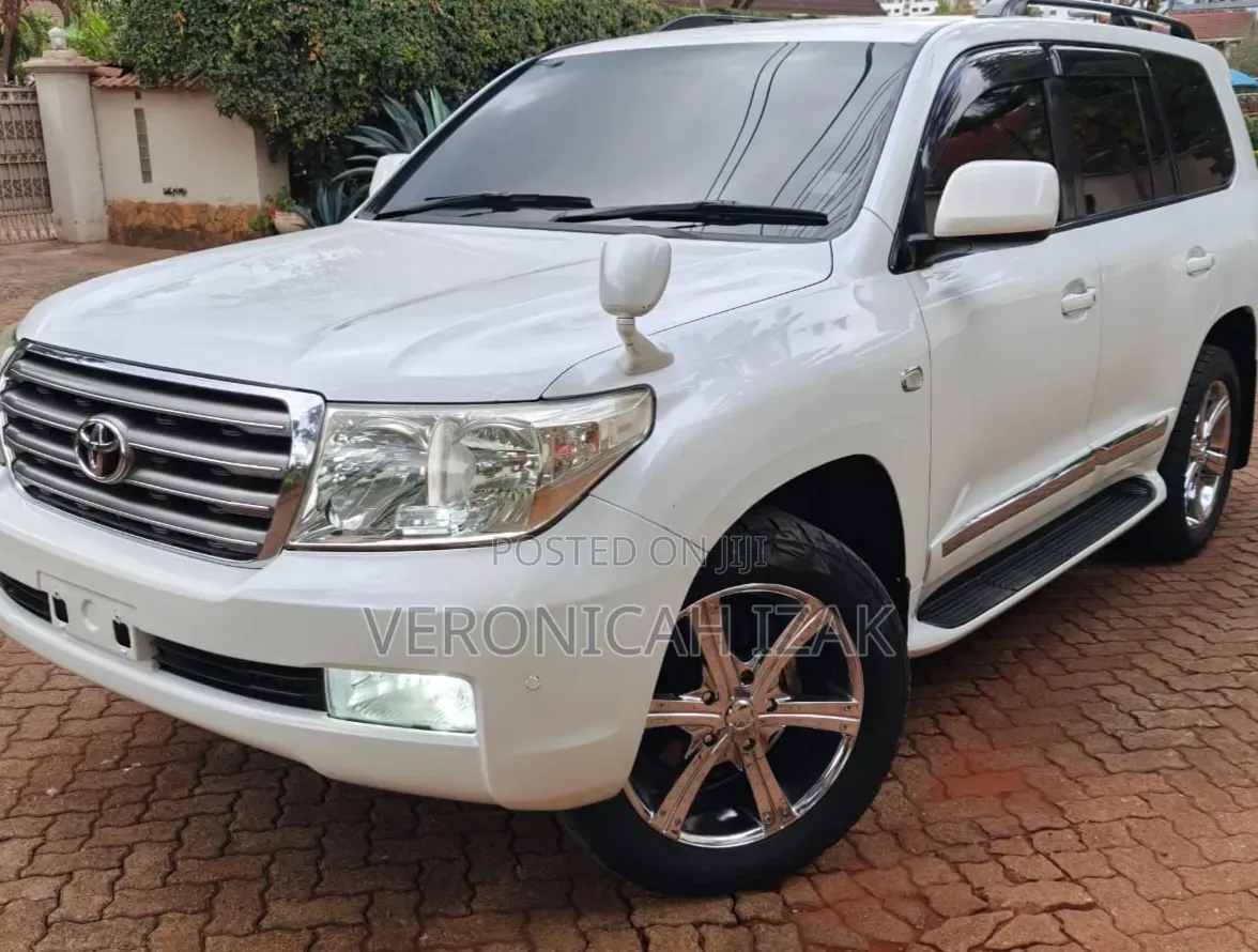 Toyota Land Cruiser 2009 White