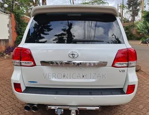 Toyota Land Cruiser 2009 White