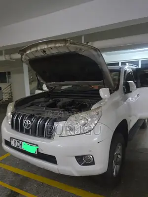 Toyota Land Cruiser Prado 2011 White
