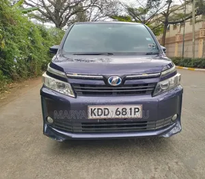 Toyota Voxy Hybrid X 2WD 7-Seater 2014 Purple