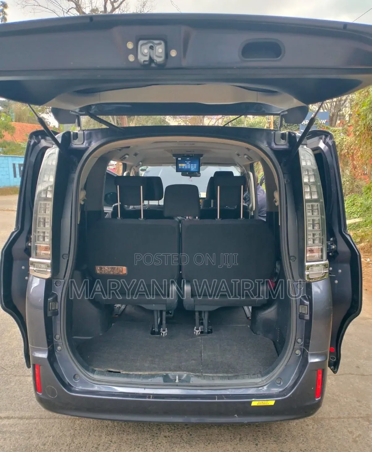 Toyota Voxy Hybrid X 2WD 7-Seater 2014 Purple