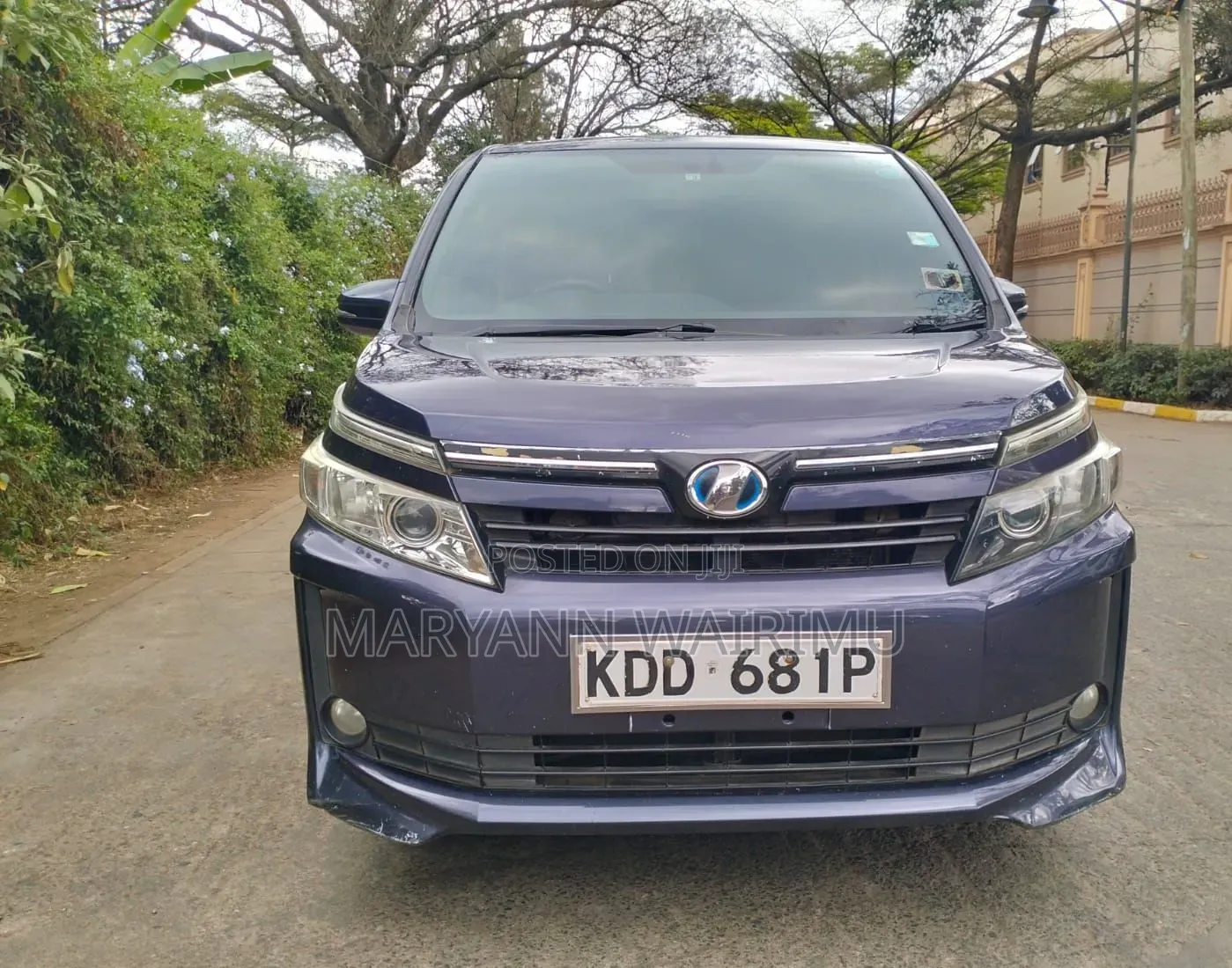 Toyota Voxy Hybrid X 2WD 7-Seater 2014 Purple