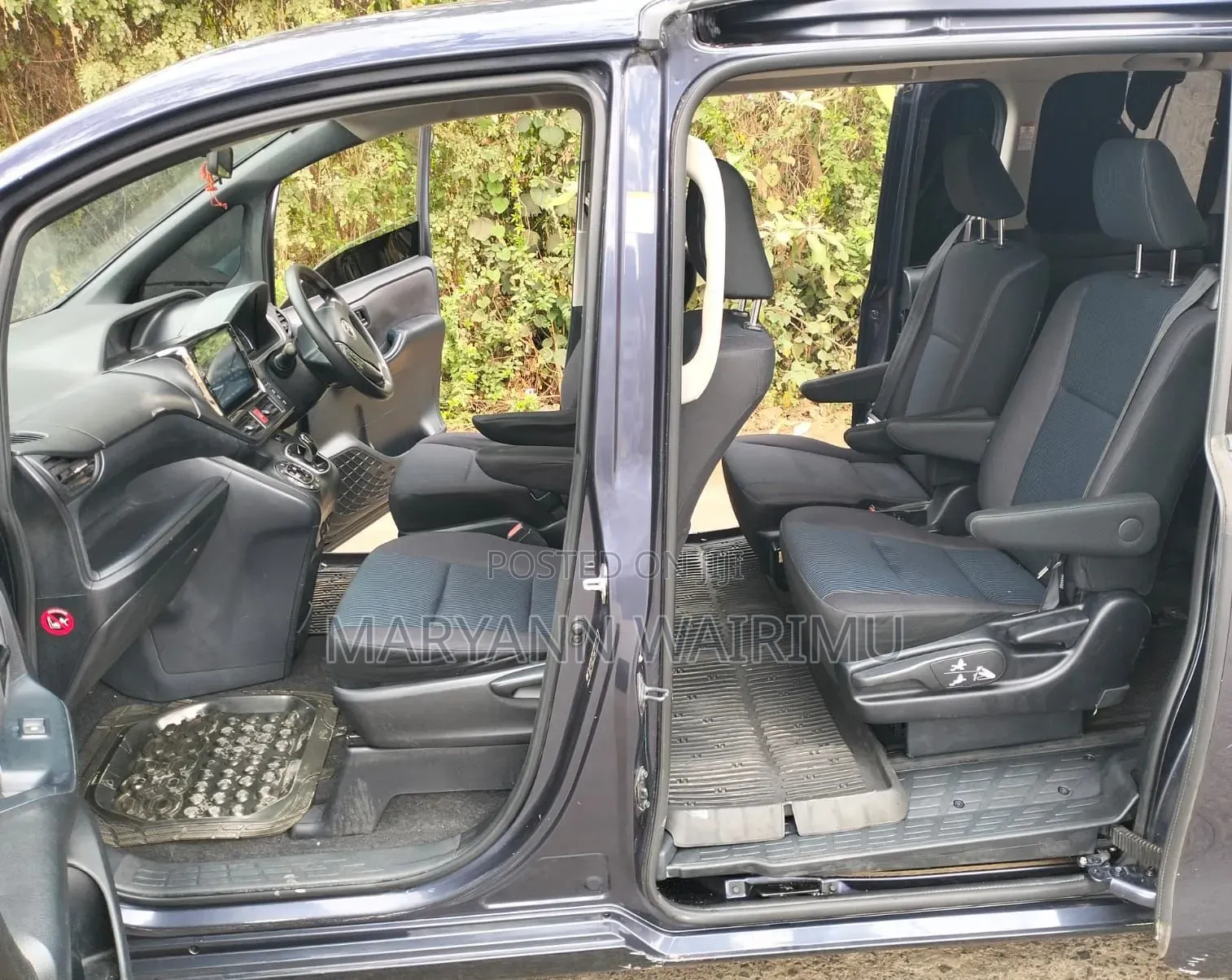 Toyota Voxy Hybrid X 2WD 7-Seater 2014 Purple