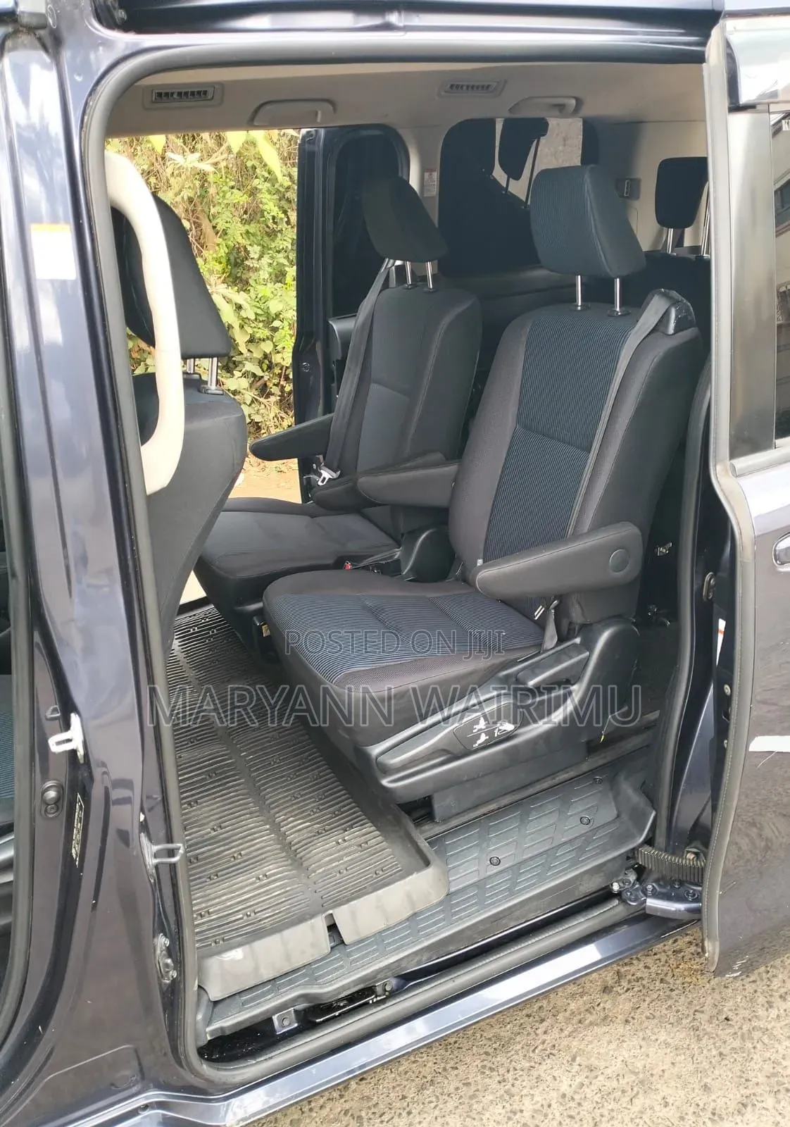 Toyota Voxy Hybrid X 2WD 7-Seater 2014 Purple