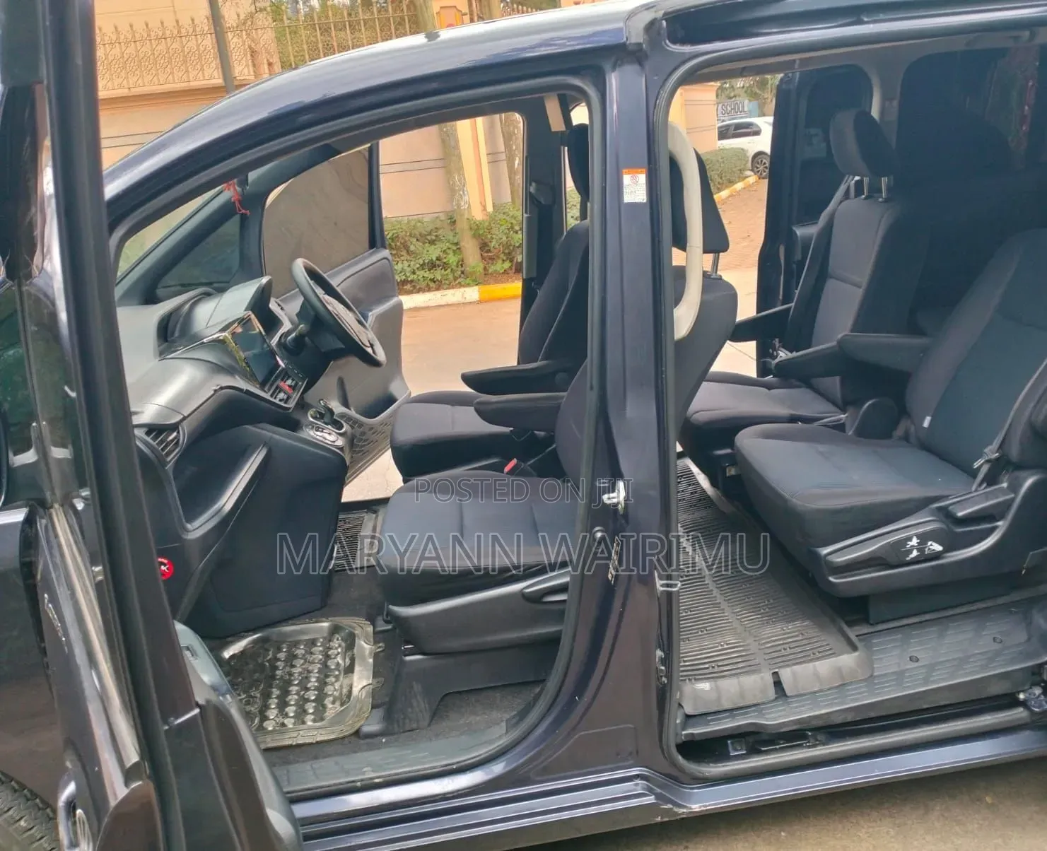 Toyota Voxy Hybrid X 2WD 7-Seater 2014 Purple