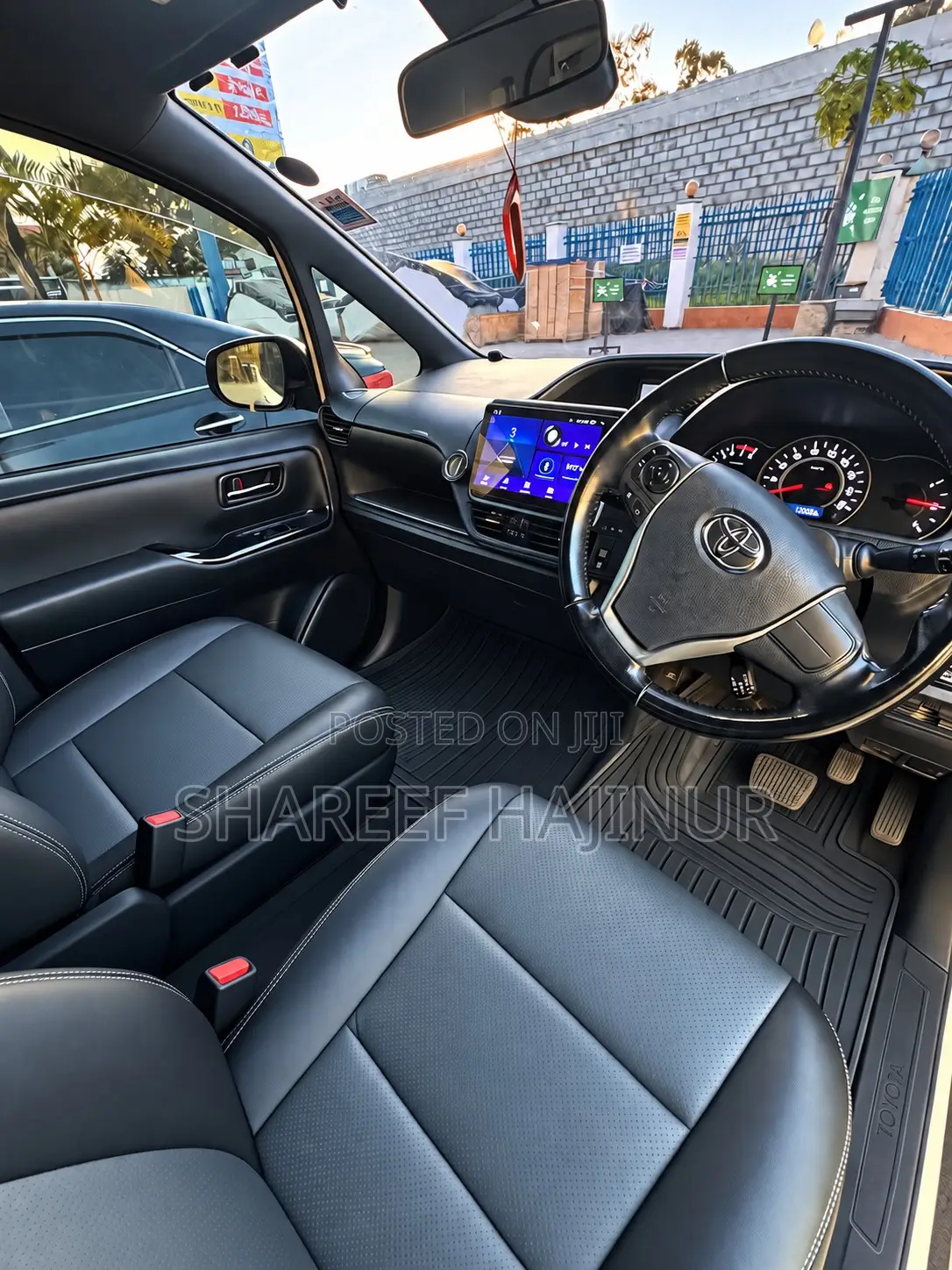 Toyota Voxy X Side Lift-Up Tilt Seat 4WD 7-Seater 2018 White