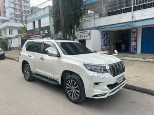 Toyota Land Cruiser Prado 2019 White