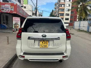 Toyota Land Cruiser Prado 2019 White