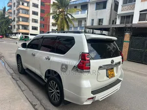 Toyota Land Cruiser Prado 2019 White