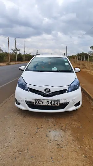 Toyota Vitz 1.0 FWD 5dr 2013 White