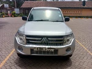 Mitsubishi Pajero 2014 Silver