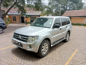 Mitsubishi Pajero 2014 Silver