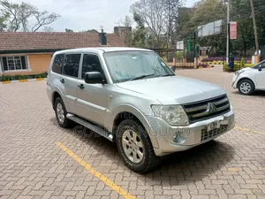 Mitsubishi Pajero 2014 Silver