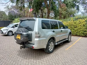 Mitsubishi Pajero 2014 Silver