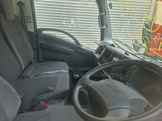 Isuzu Elf Refer Body 2019 White - thumbnail 2