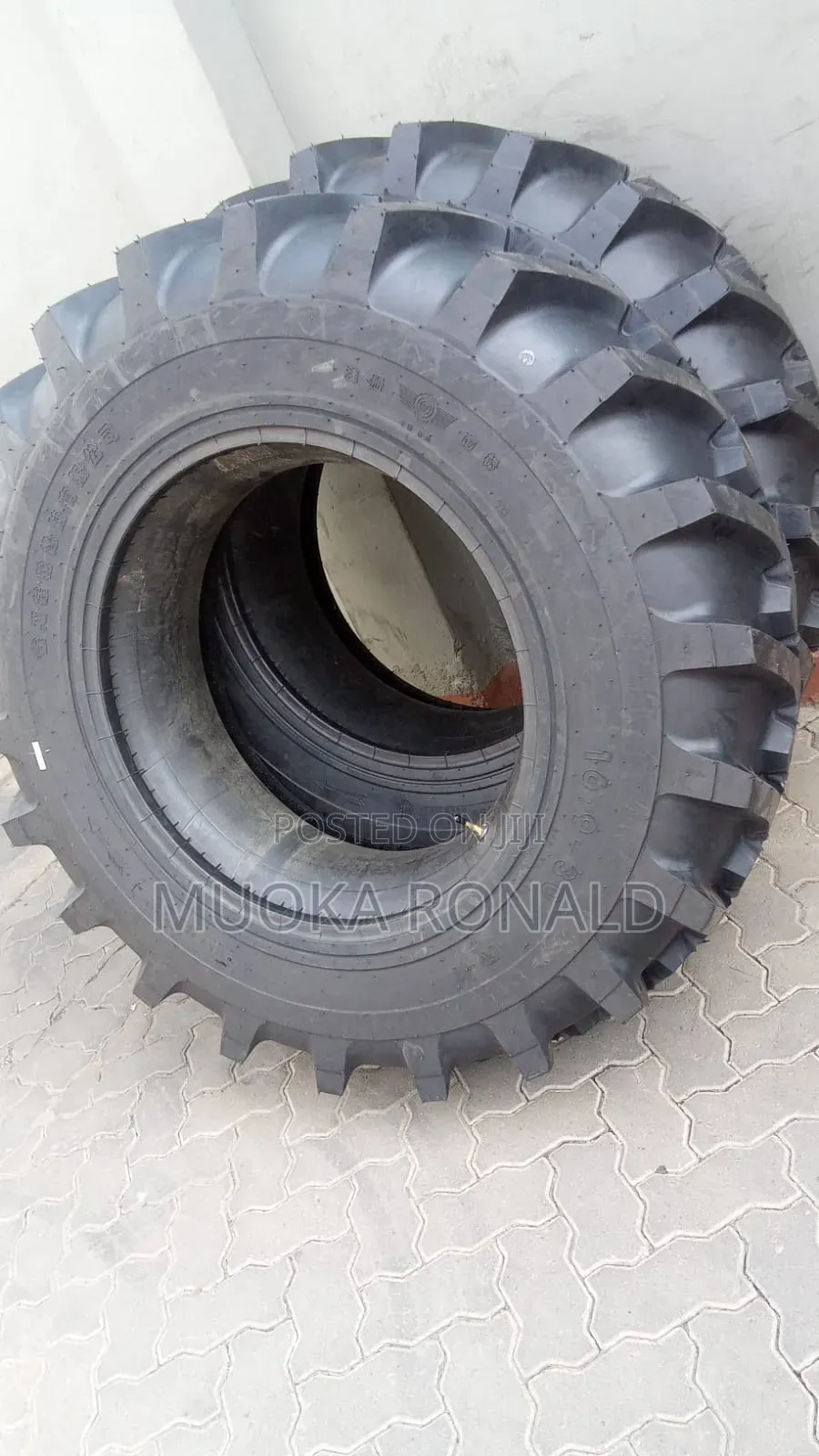 16.9-30 Tractor Tyre