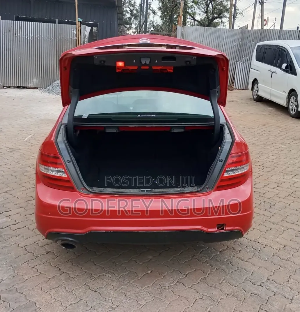 Mercedes-Benz C180 2014 Red