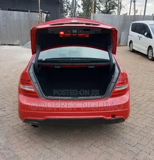 Mercedes-Benz C180 2014 Red