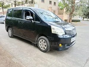 Toyota Noah 2.0 158hp FWD (8 Seater) 2010 Black