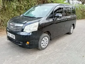 Toyota Noah 2.0 158hp FWD (8 Seater) 2010 Black
