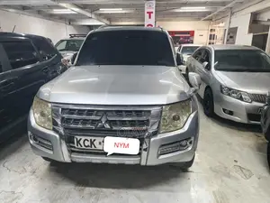 Mitsubishi Pajero 2019 Gray