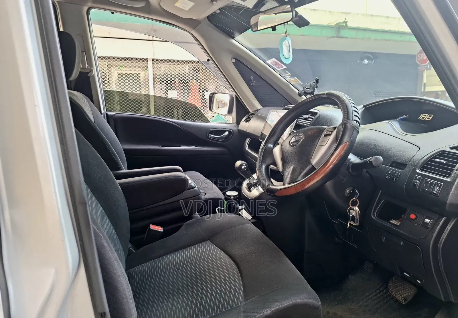 Nissan Serena 2013 Silver