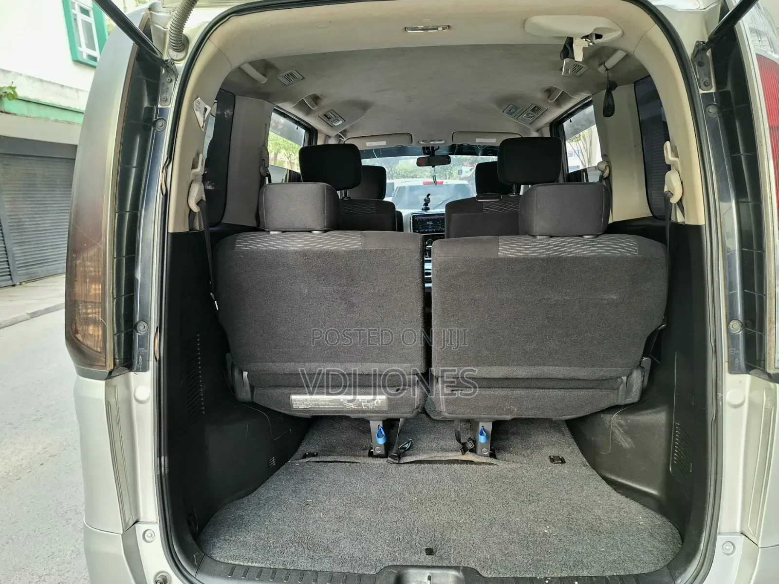 Nissan Serena 2013 Silver