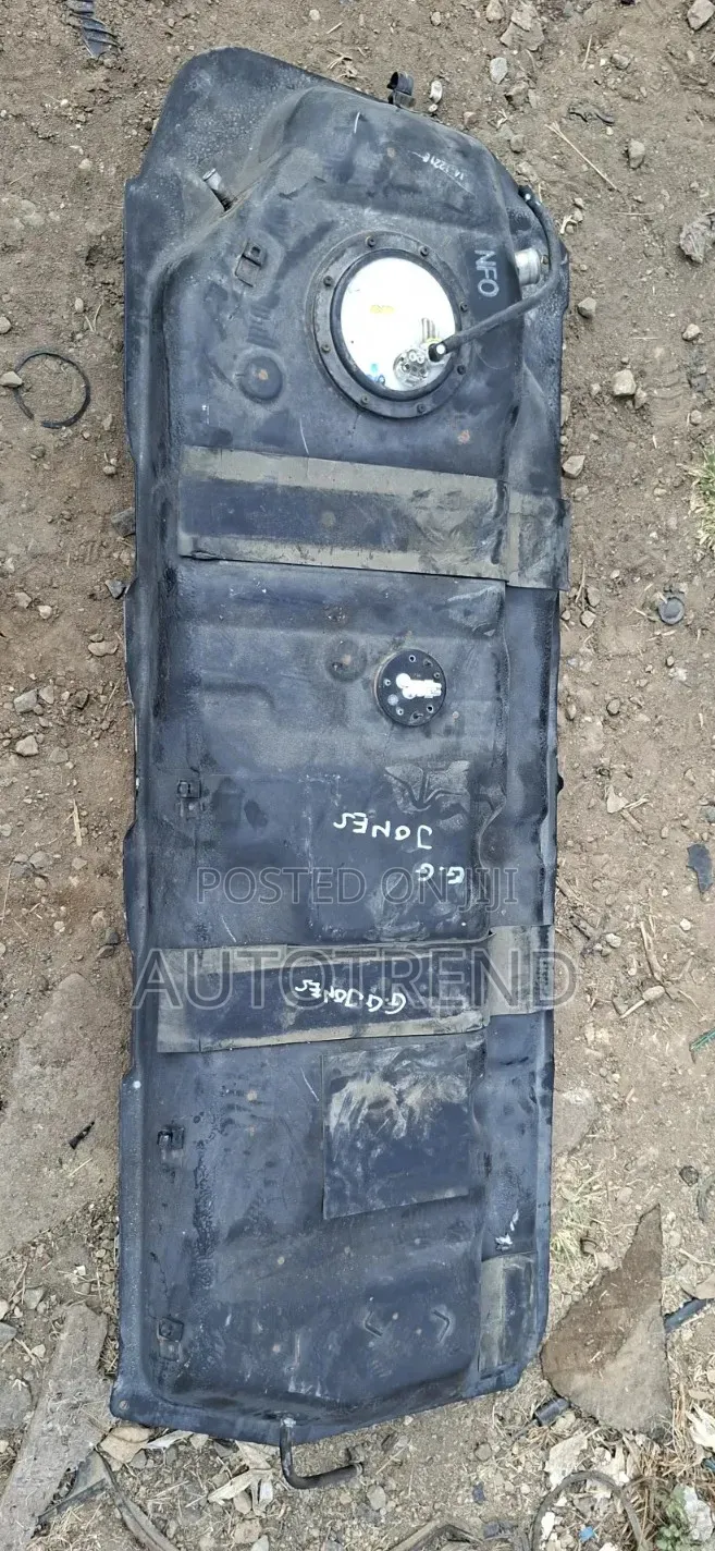 Toyota Noah Zr80 Fuel Tank